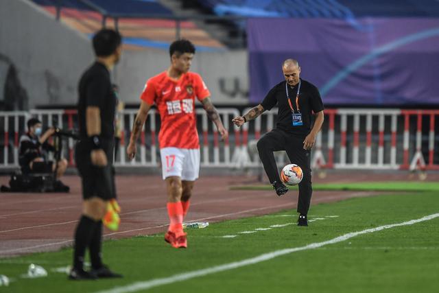 问界车主惊觉驾驶“东风小康